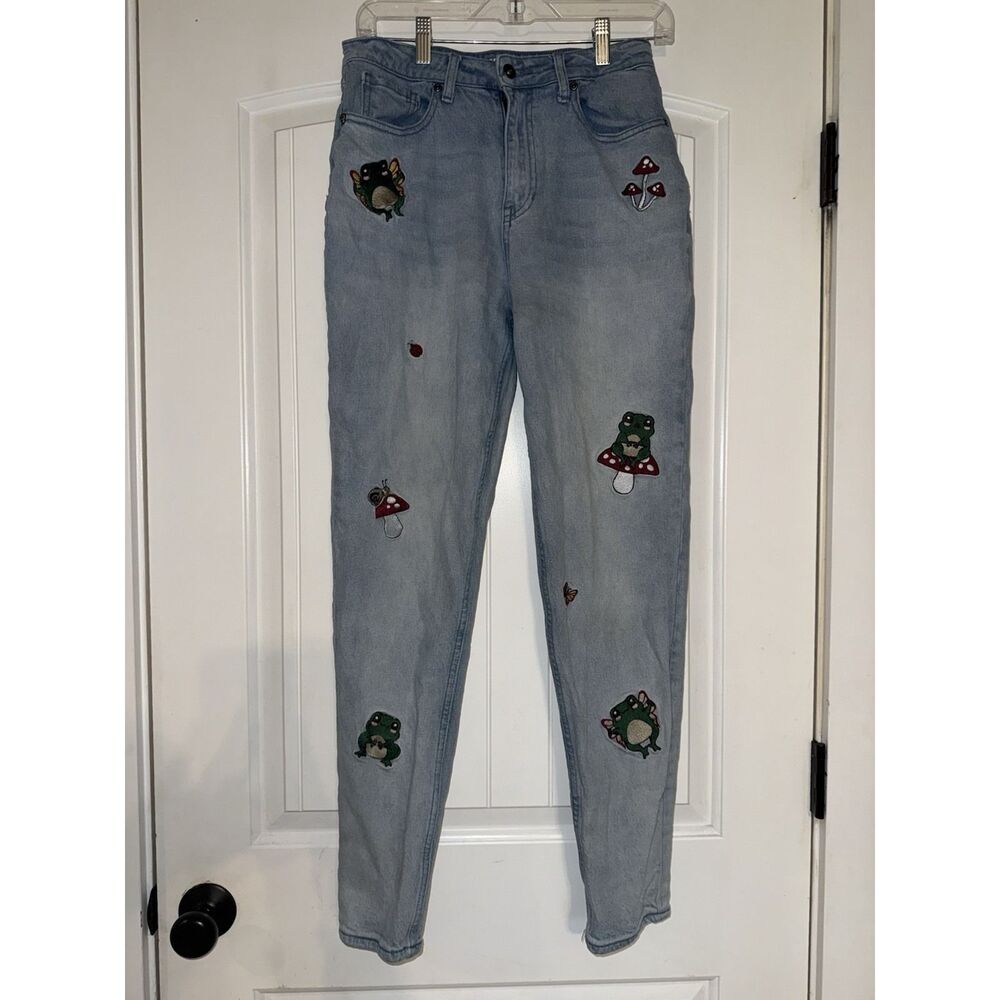 Adorable! Hot Topic Embroidered Mom Jeans  Frogs Mushrooms Size 5 High Rise